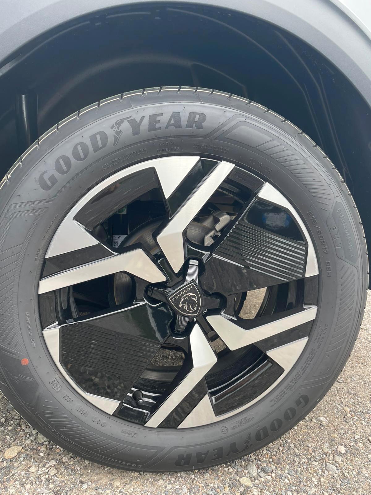 Peugeot 2008 1.2 allure benzina 100cv Nuova di Fabbrica