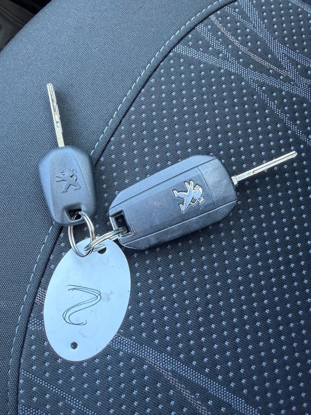 Peugeot 208 1.2 benzina. 12 mesi di garanzia