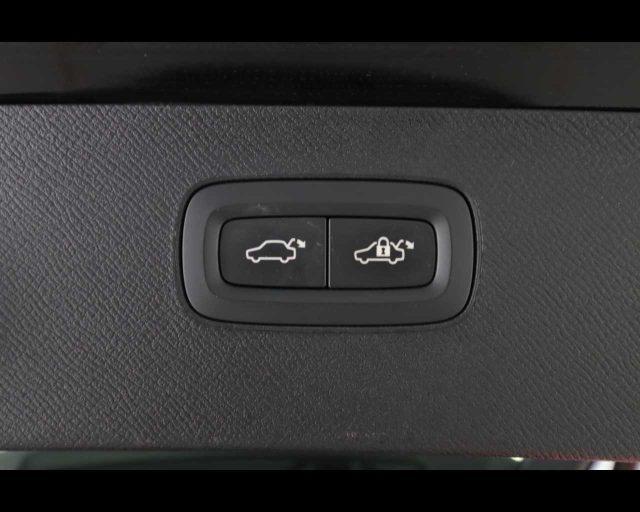 VOLVO XC90 D5 AWD Geartronic 7 posti R-design