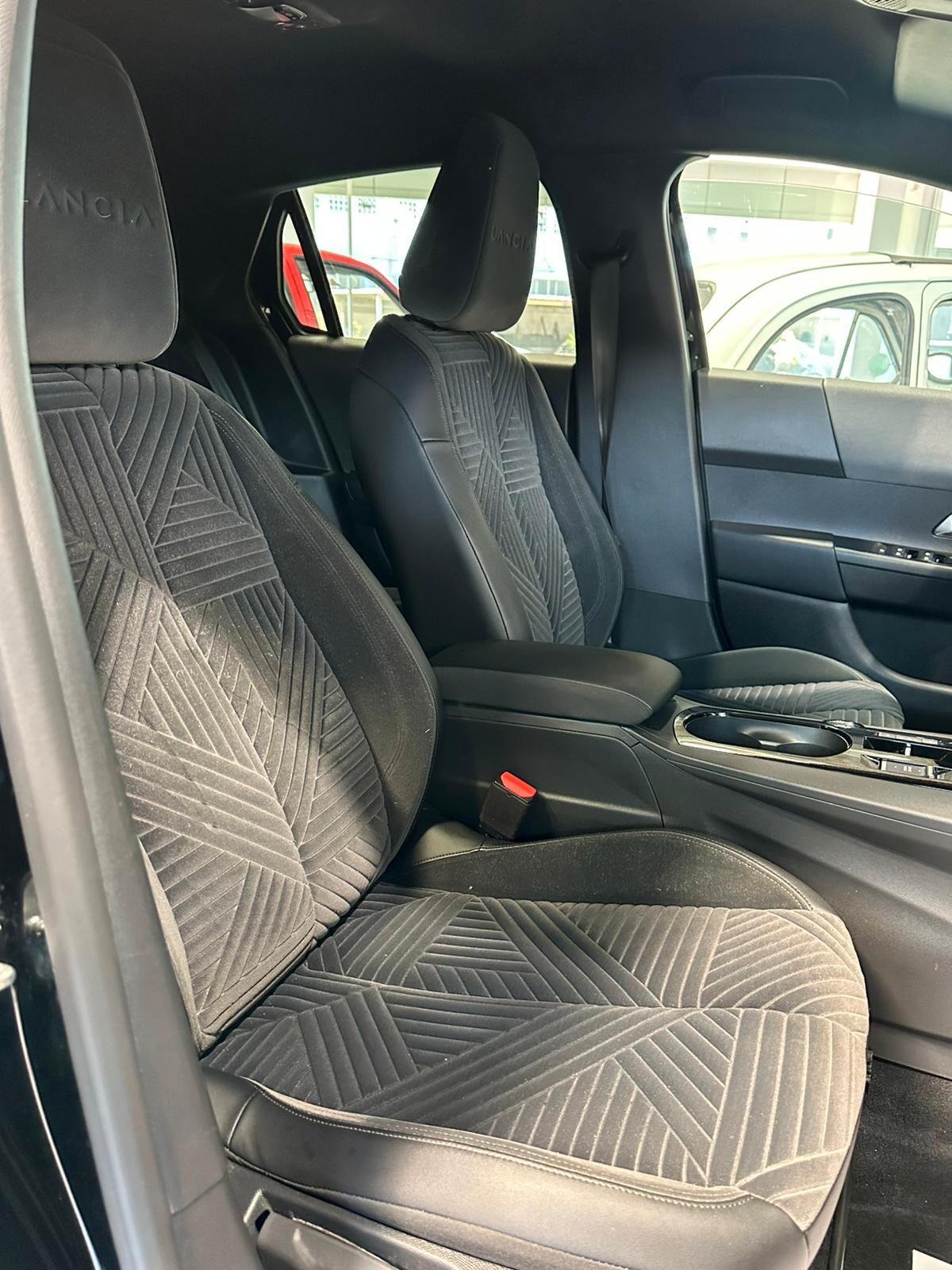 Lancia Ypsilon Hybrid e-DCT LX