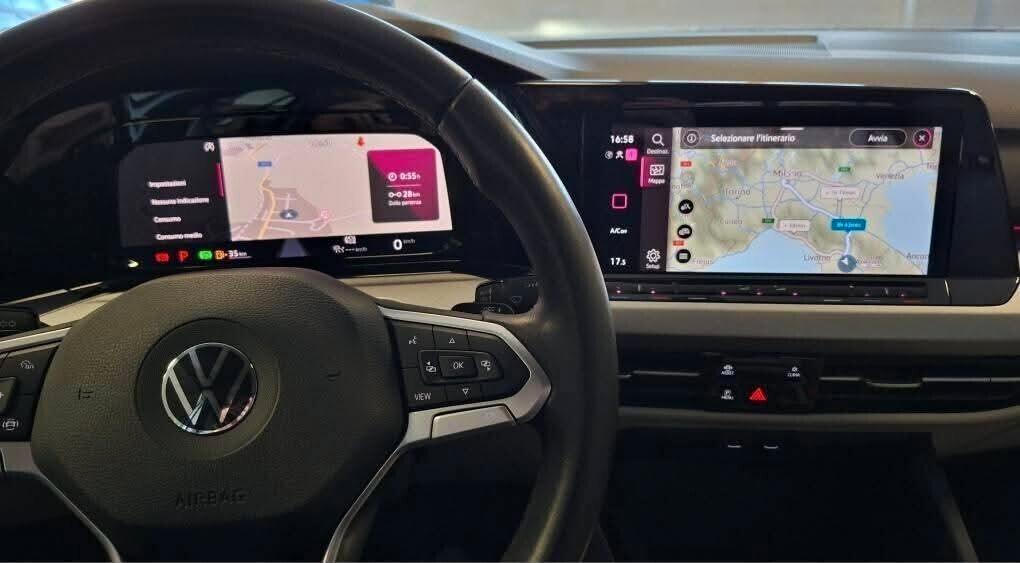 Volkswagen Golf 1.5 eTSI DSG virtual cockpit