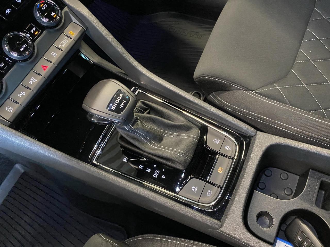 Skoda Karoq 2.0 tsi Sportline 4x4 dsg