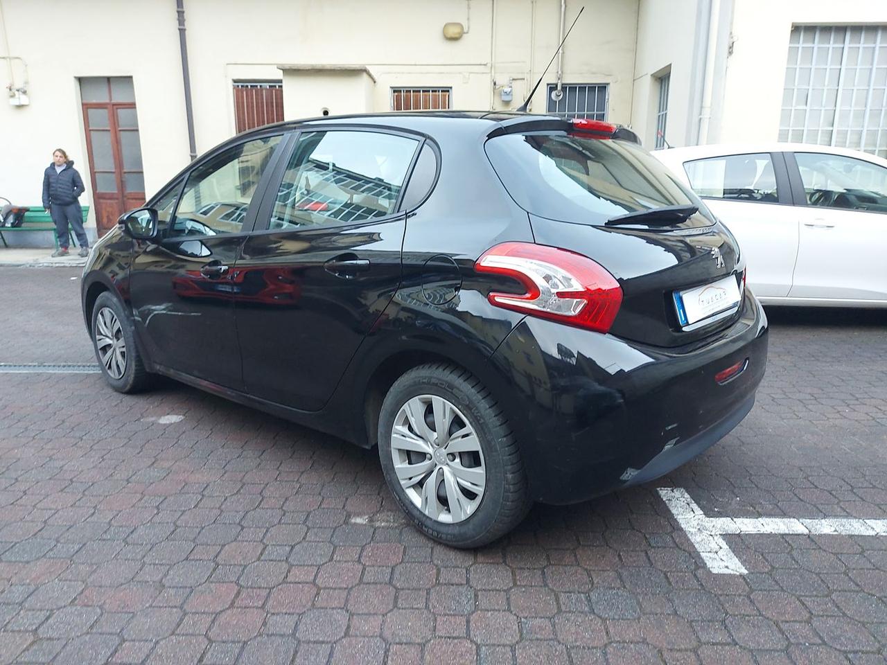 Peugeot 208 Allure 1.4 HDI 68 cv neopatentati