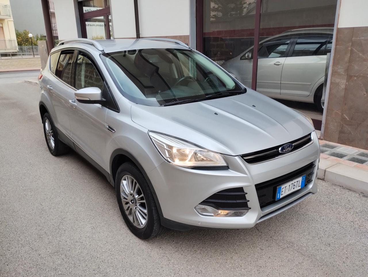 Ford Kuga 2.0 TDCI 140 CV 4WD Powershift Titanium