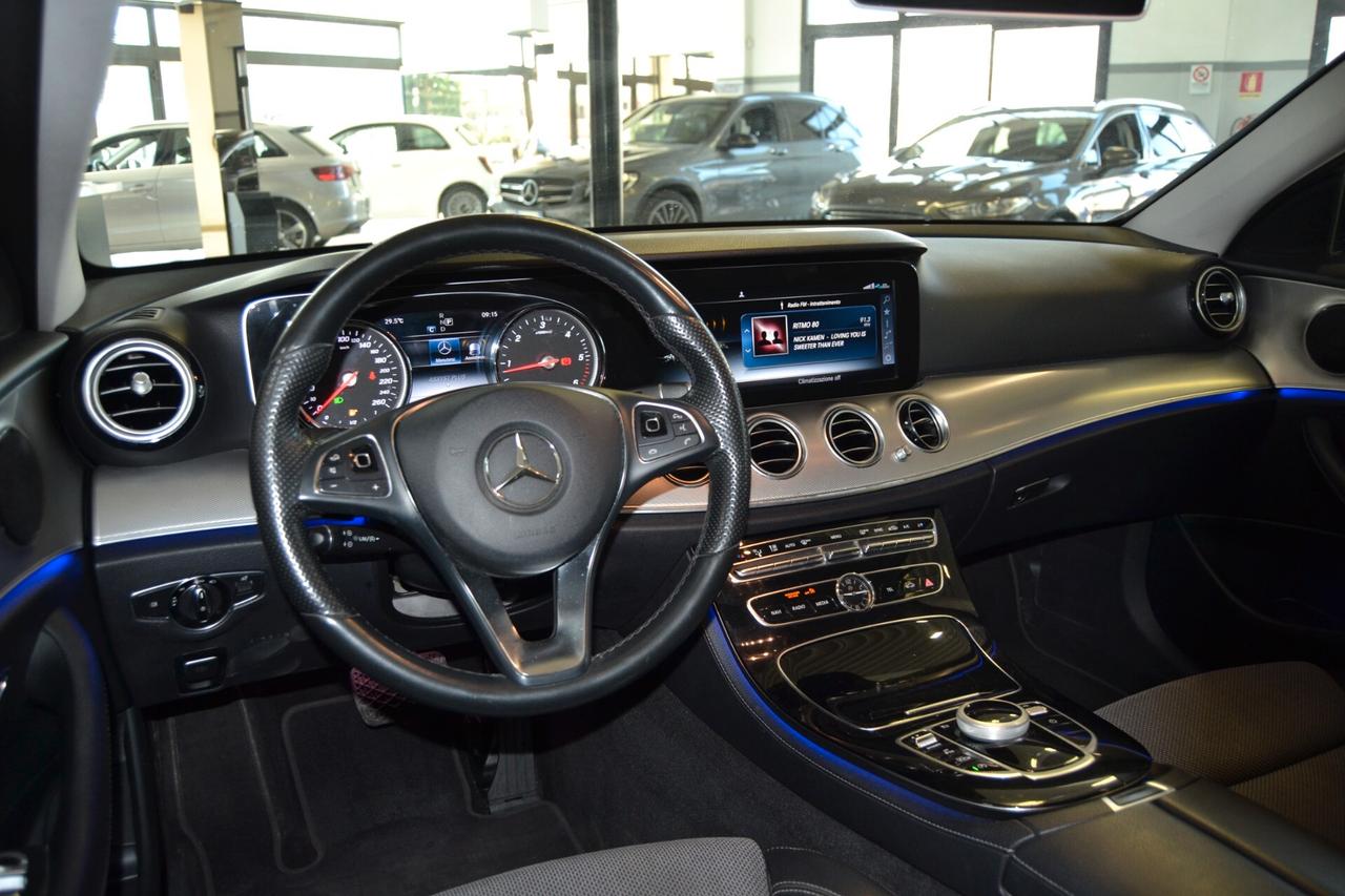 Mercedes E 220D Premium TETTO/Navi/Pelle/9G