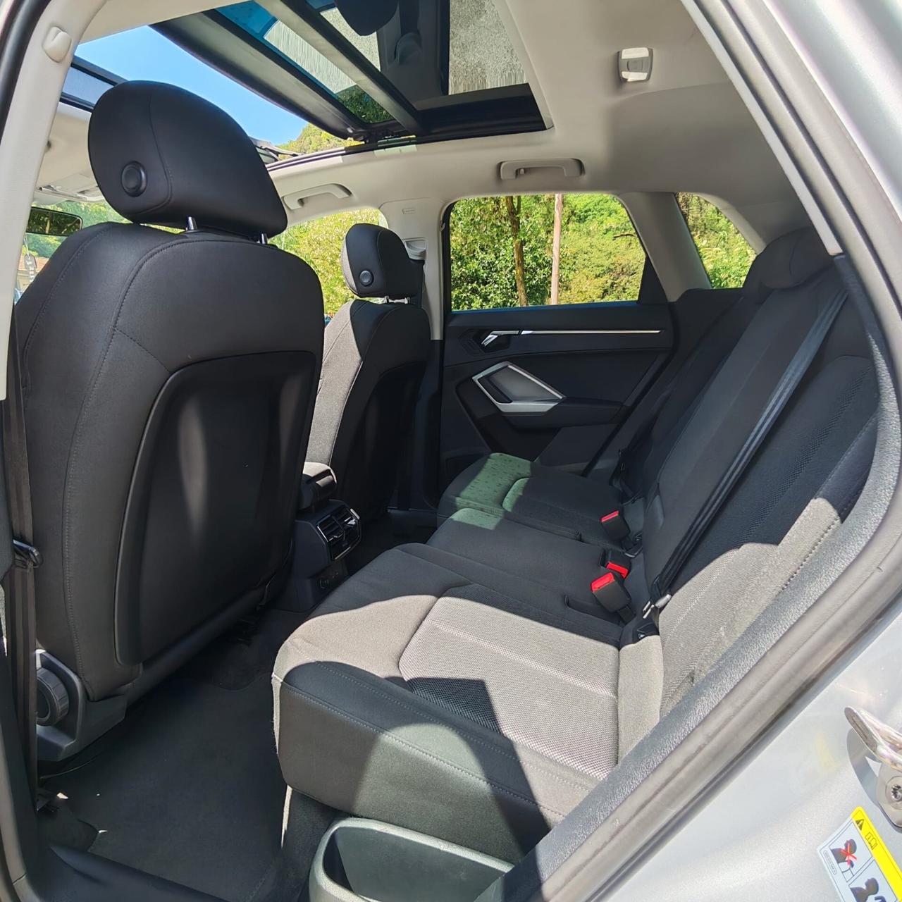 Audi Q3 35 2.0 tdi Business s-tronic