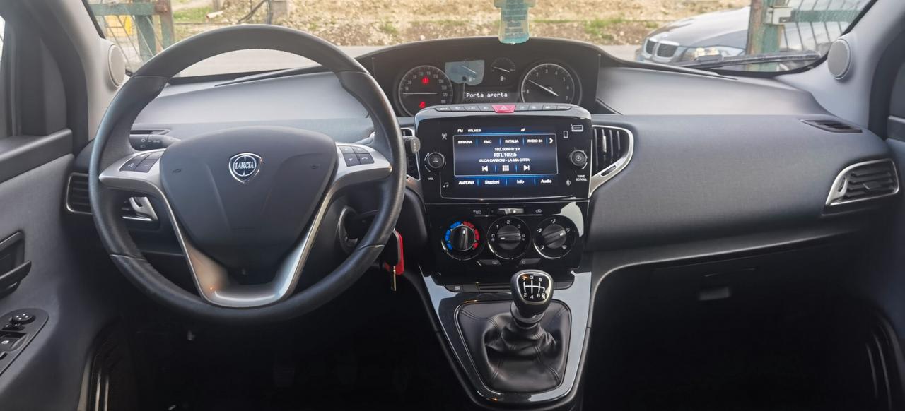 Lancia Ypsilon 1.0 FireFly 5 porte S&S Hybrid Ecochic A. Ferretti