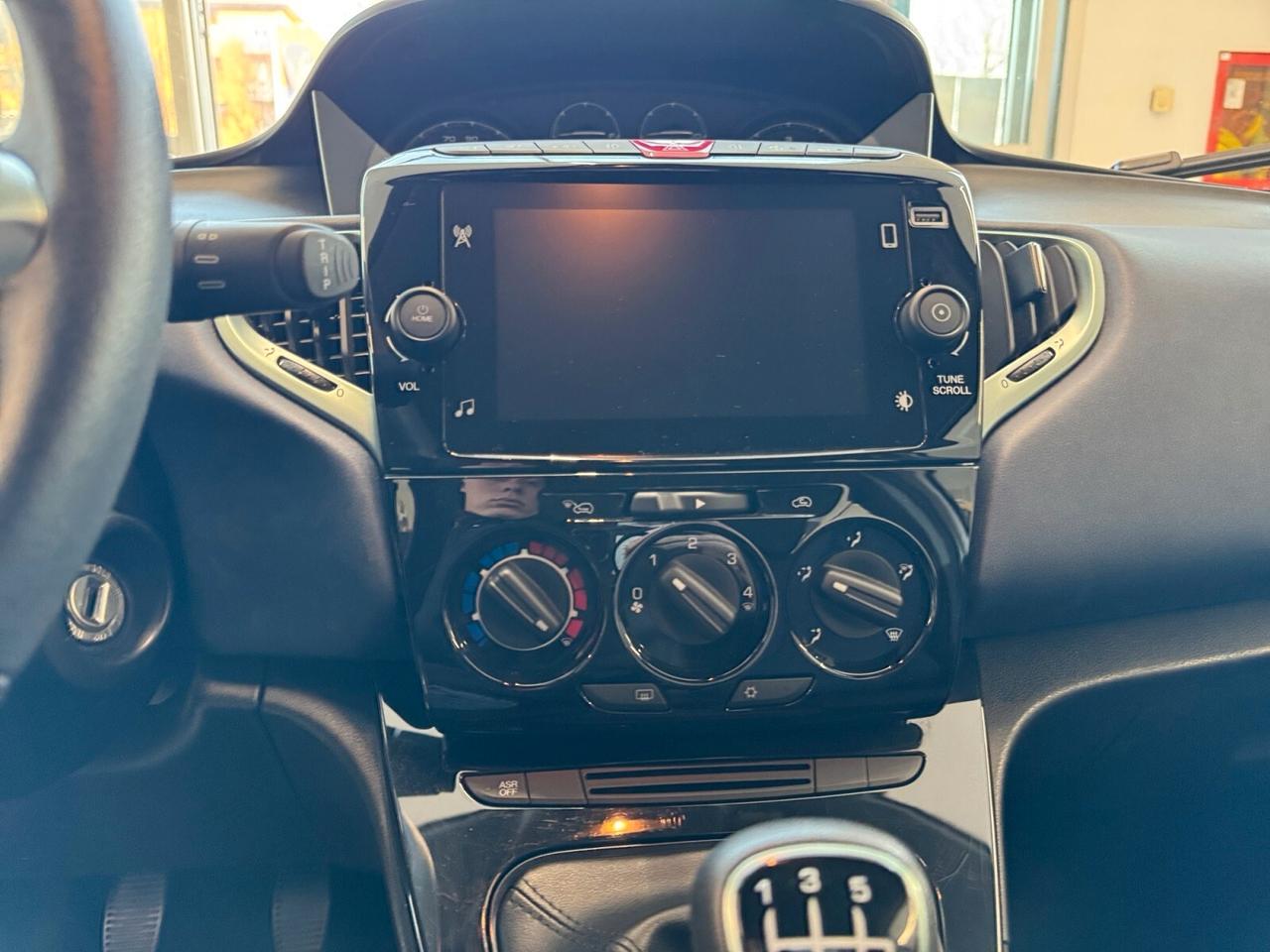 Lancia Ypsilon 1.0 FireFly 5 porte S&S Hybrid Platino