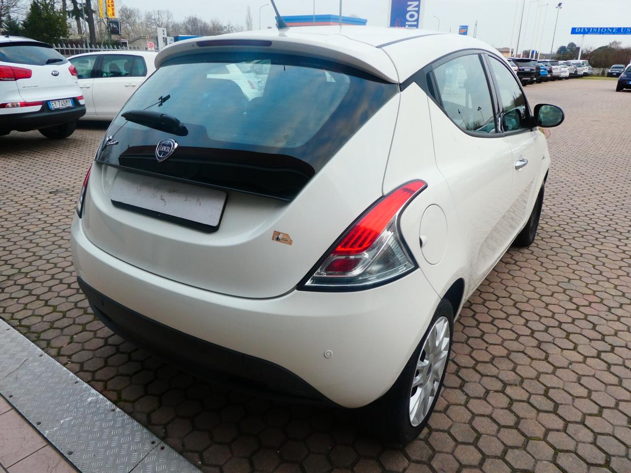 Lancia Ypsilon 1.3 MJT 16V 95 CV 5 porte OK NEOPATENTATI
