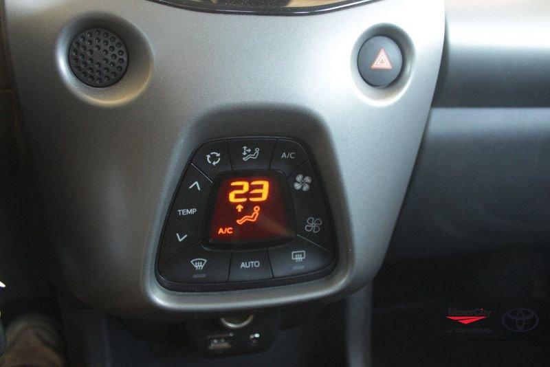 Toyota Aygo Connect 1.0 VVT-i 72 CV 5 porte x-play