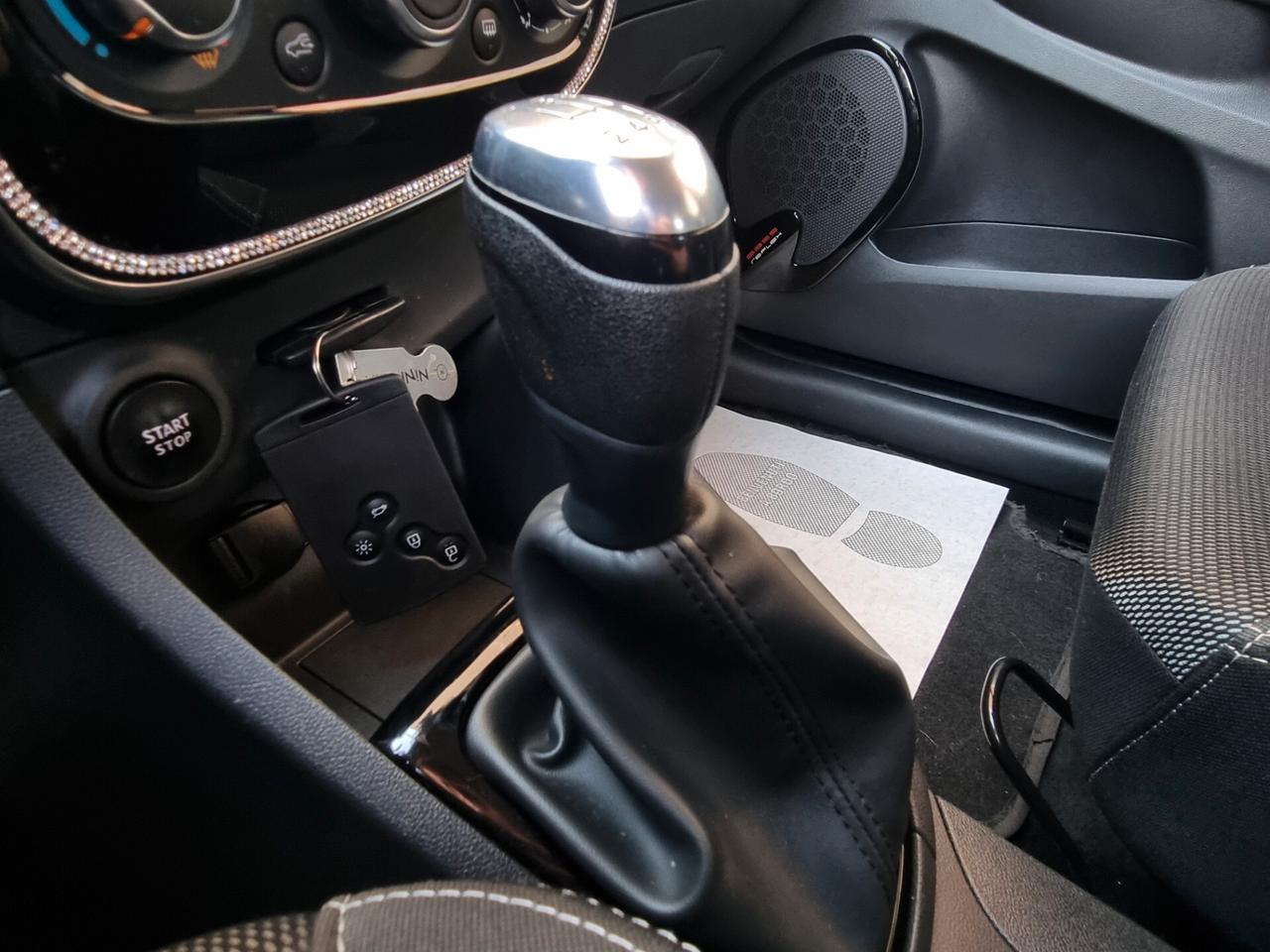 Clio IV 1.2 16v Zen 75cv