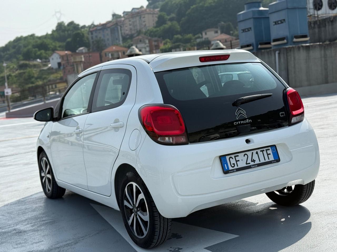 Citroen C1 VTi 72 CV 5 porte pari al nuovo km 0