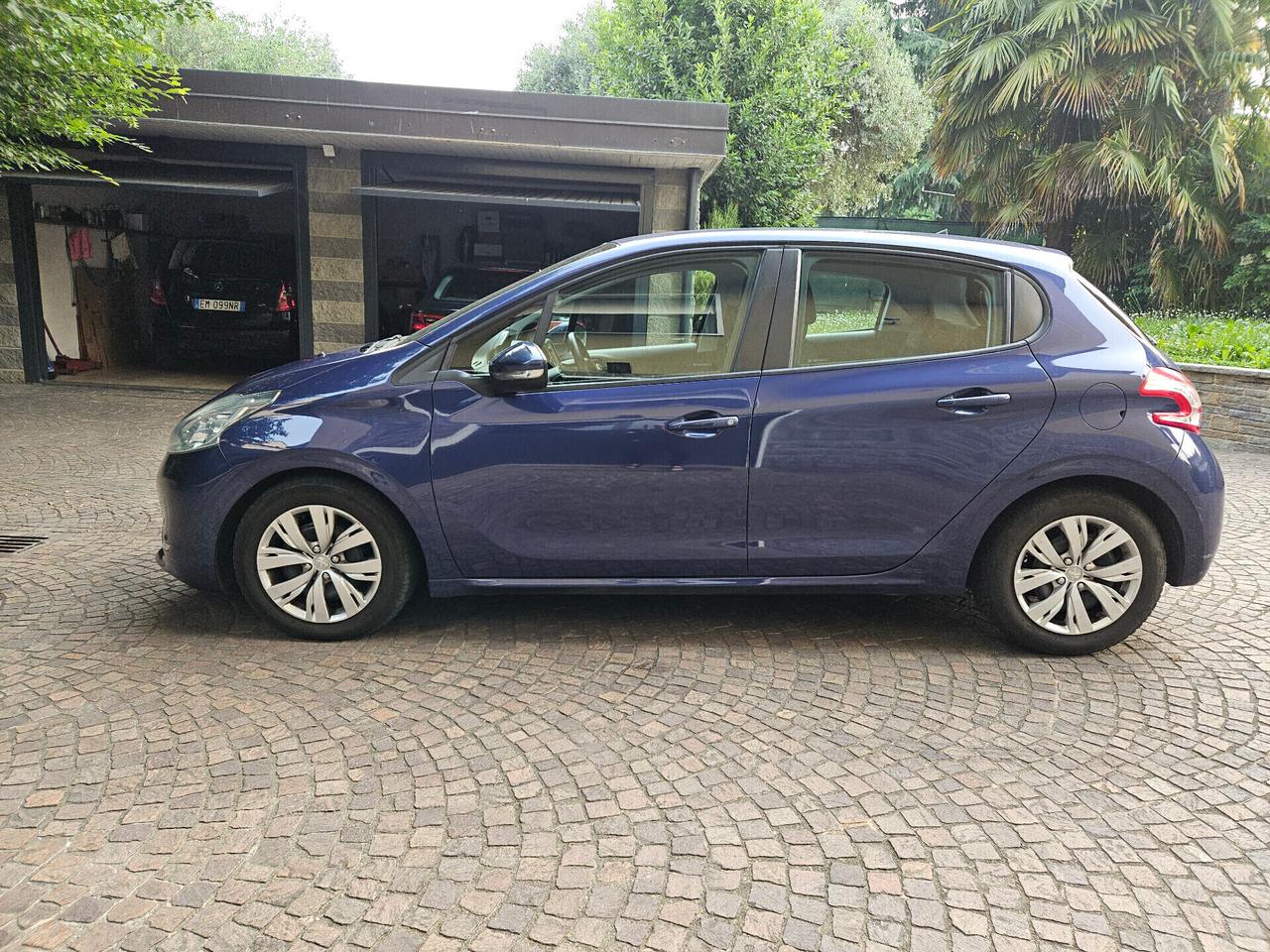 Peugeot 208 Allure - 1.4 Benzina - 95 CV - Euro 5B - NEOPATENTATI