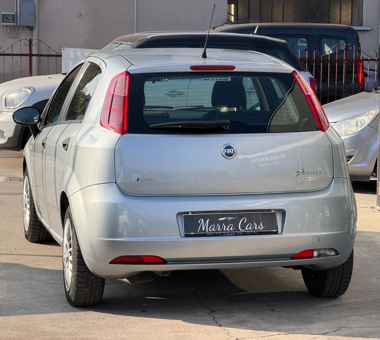 Fiat Grande Punto 1.4 5 p- neopatentati-tagliandata-garanzia 12mesi