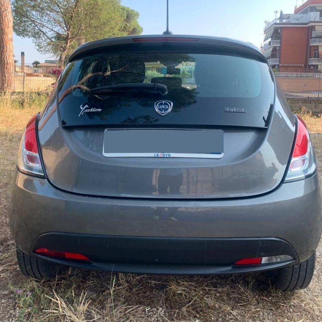 Lancia Ypsilon 1.0 hybrid UNIPRO.