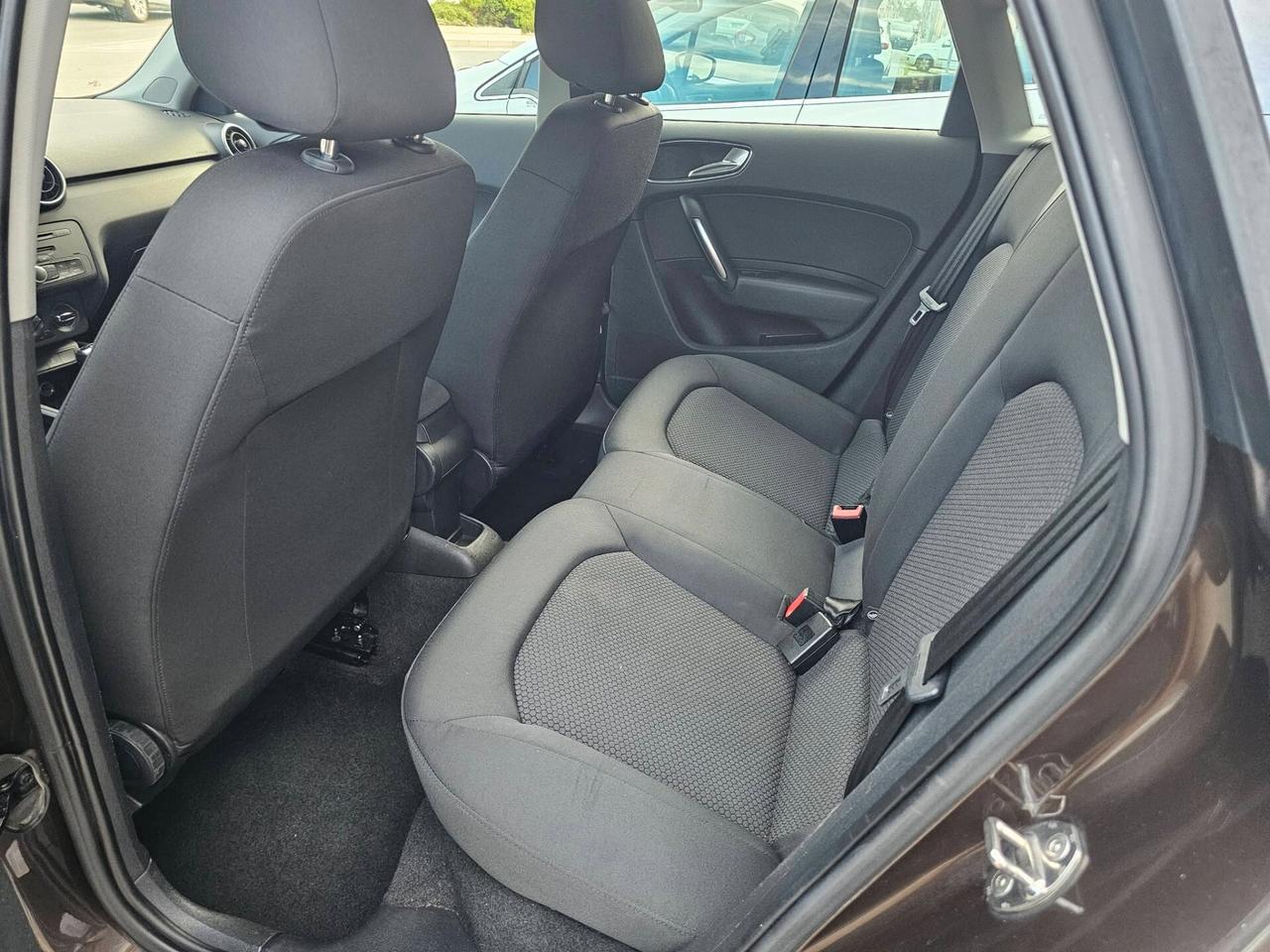 AUDI A1 SPB 1.6 TDI 90CV AMBITION BICOLOR