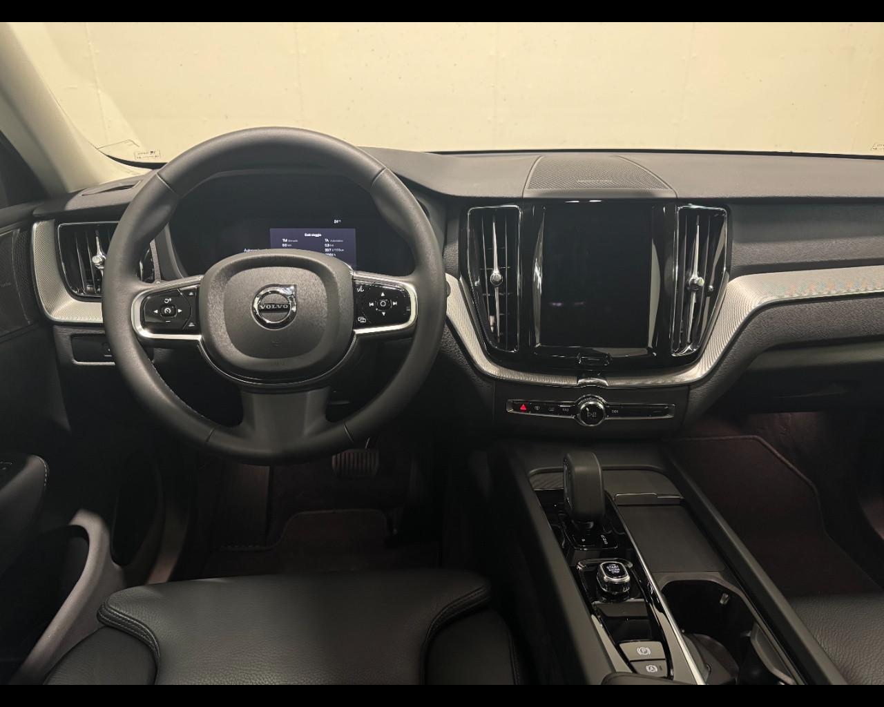 VOLVO XC60 B4 AUTO PLUS DARK