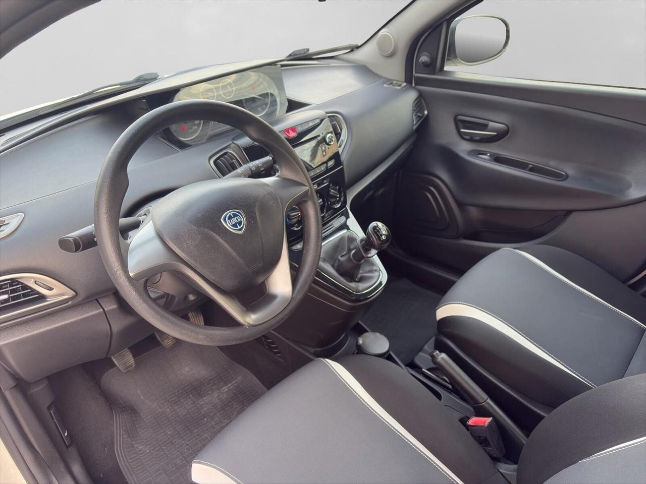Lancia Ypsilon 1.2 69cv Elefantino Bianco