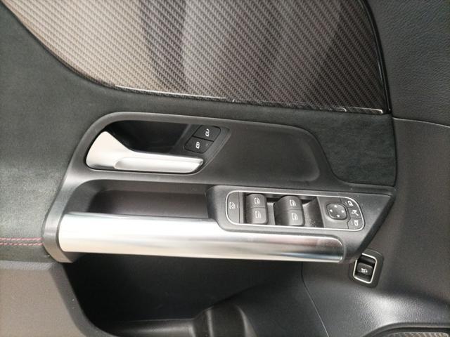 MERCEDES-BENZ GLA 180 Automatic Premium amg-line
