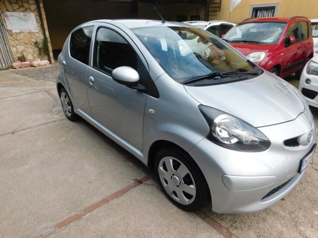 Toyota Aygo 1.0 12V VVT-i 5 porte Sol