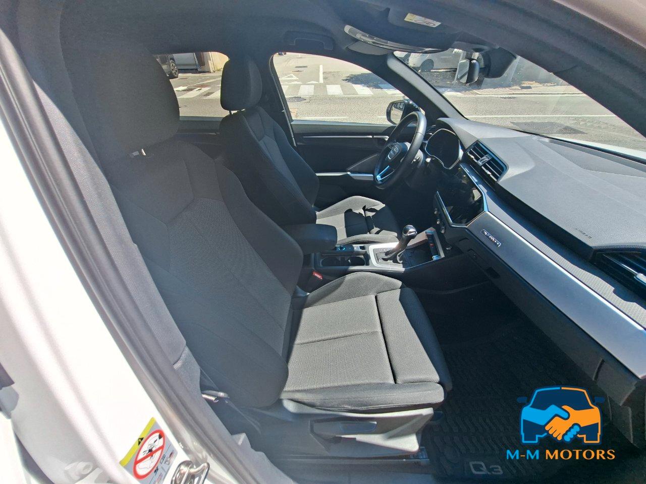Audi Q3 40 2.0 tfsi Identity Black quattro s-line