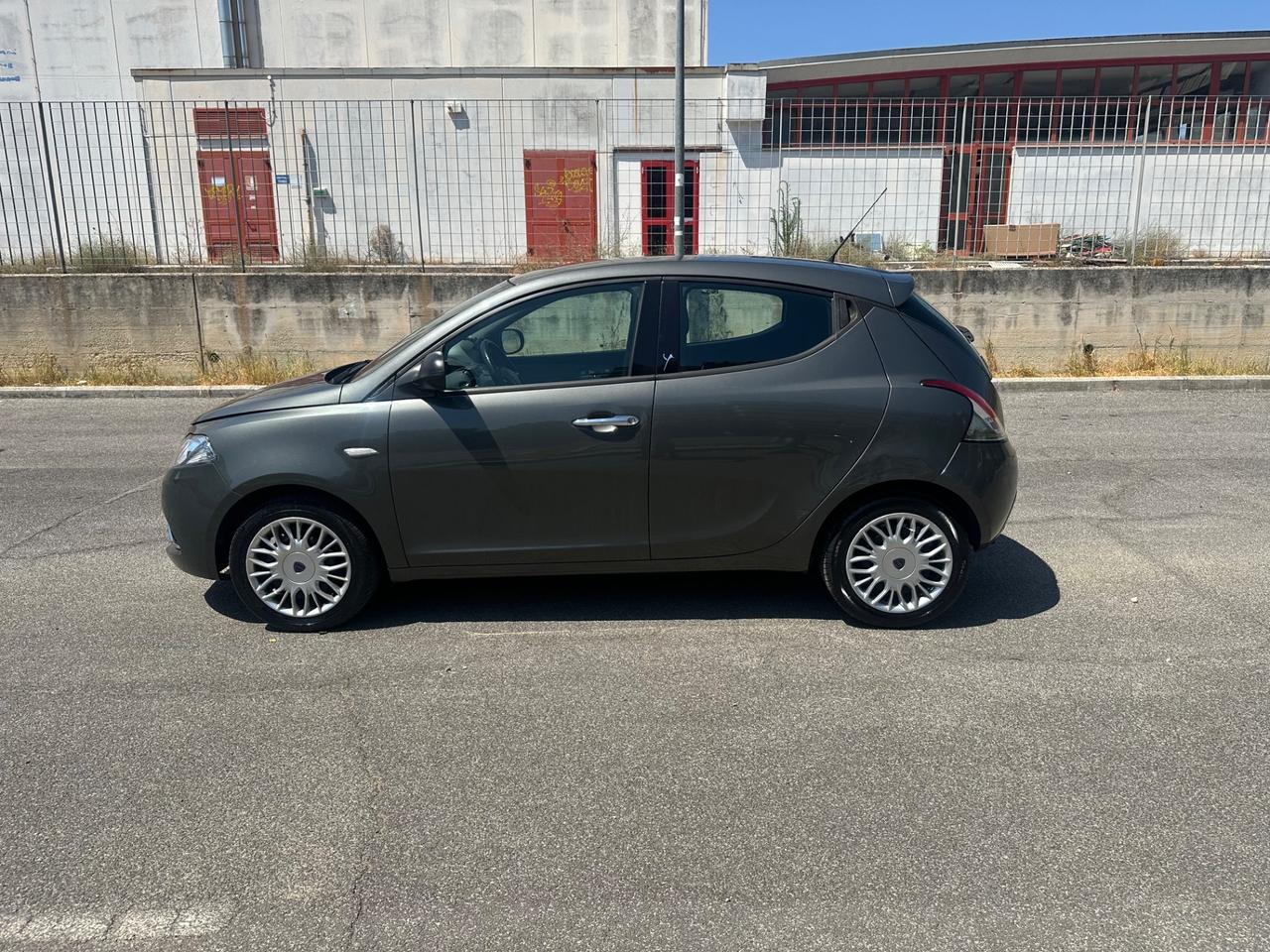 Lancia Ypsilon 1.2 69 CV 5 porte Gold