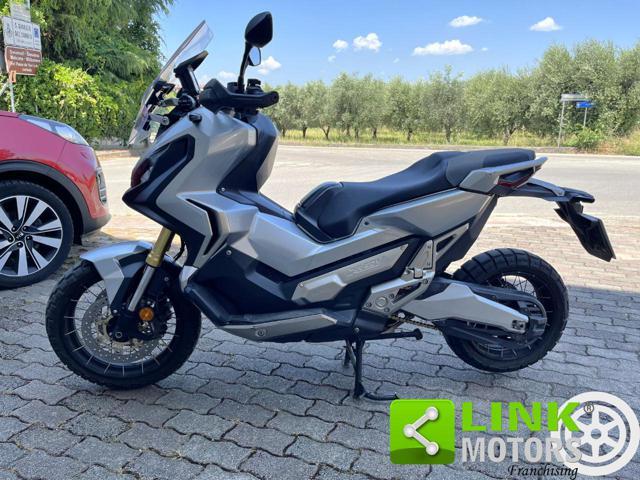 HONDA X-ADV 750 .