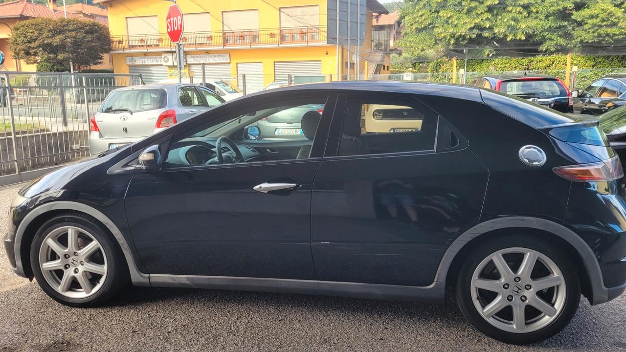 Honda Civic 2.2 i-CTDi 5p. Exclusive