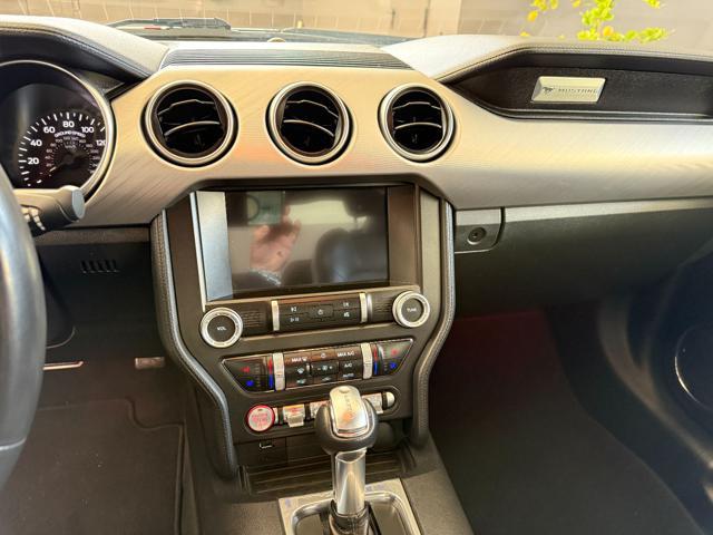 FORD Mustang Fastback 5.0 V8 aut. GT