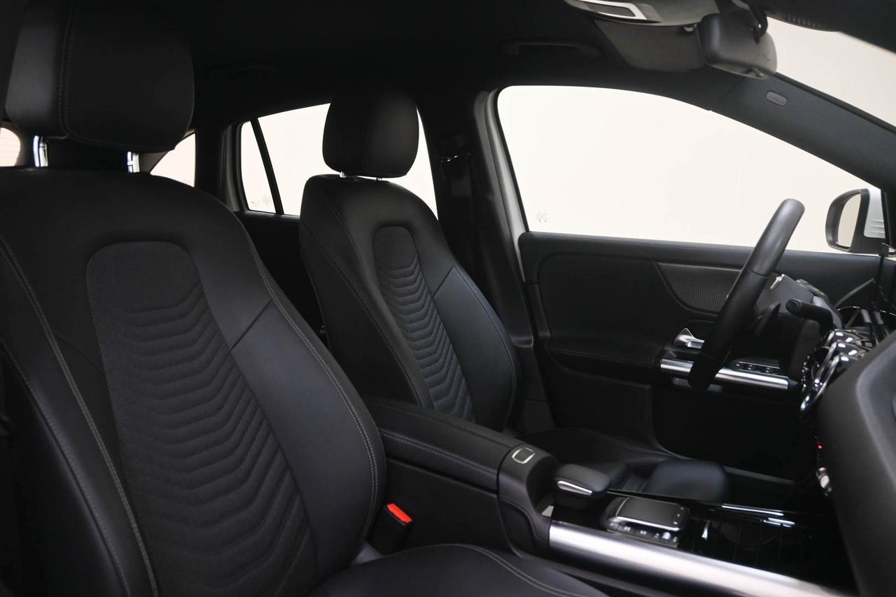 MERCEDES GLA (H247) GLA 200 d Automati...