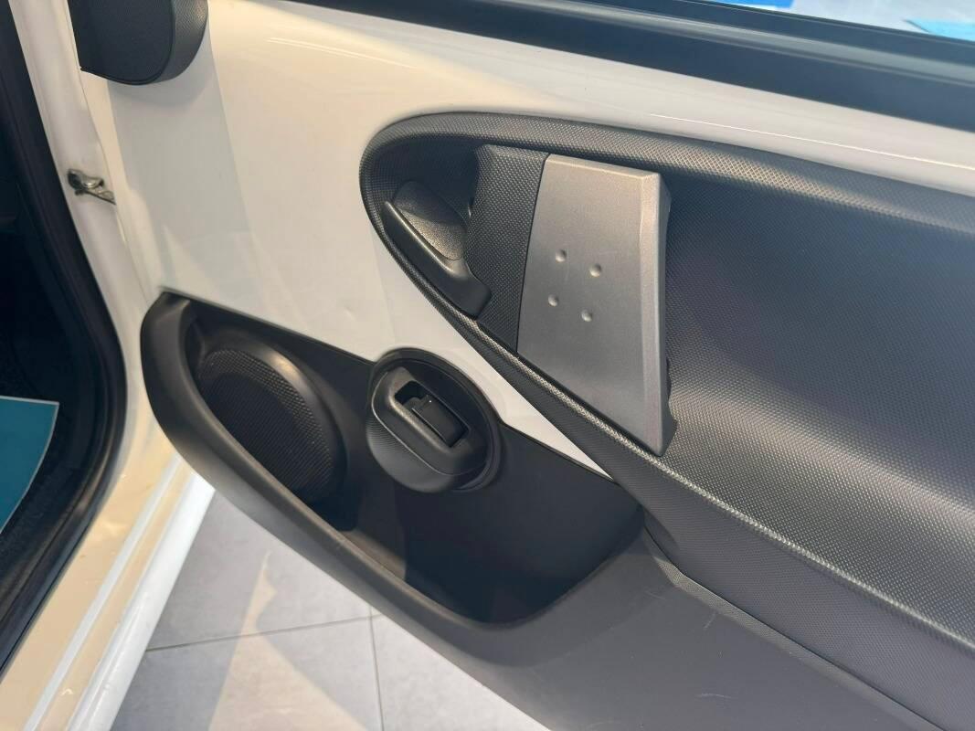 Peugeot 107 2012 1.0 12v Active 5p