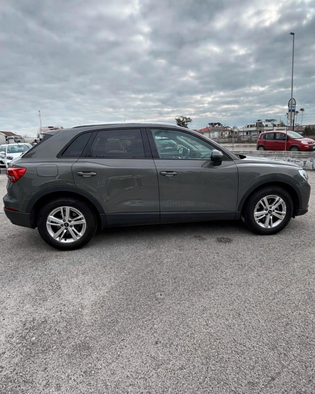 Audi Q3 35 TDI S tronic Business