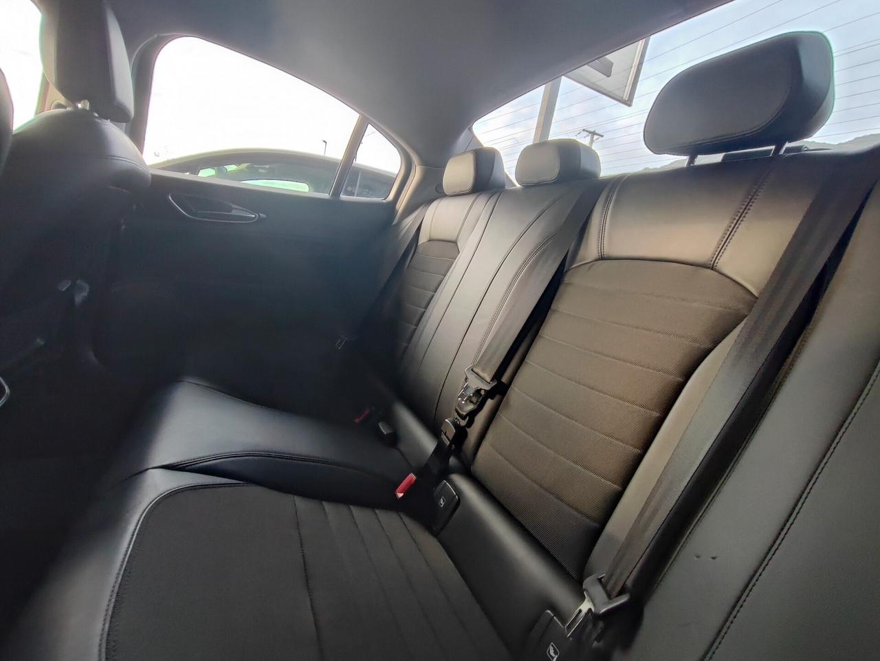 Alfa Romeo Giulia 2.2 Turbodiesel 180 CV AT8 Business Sport Launch Ed.