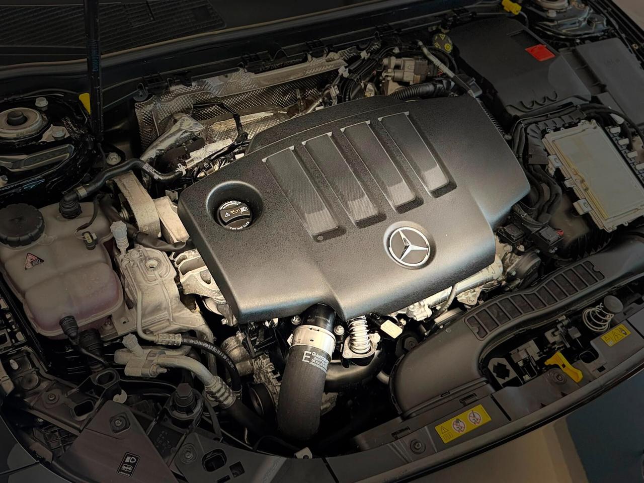 MERCEDES-BENZ A180 AUTOMATIC AMG LINE PREMIUM FULL