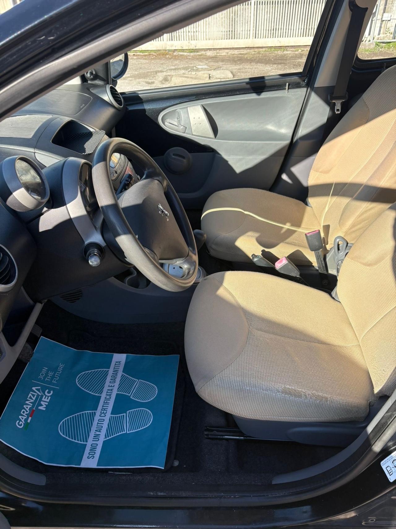 Peugeot 107 1.0 68CV 5p. Sweet Years 2Tronic