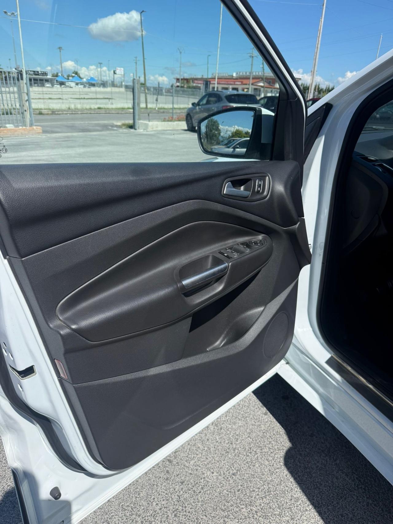 Ford Kuga 1.5 TDCI 120 CV S&S 2WD ST-Line