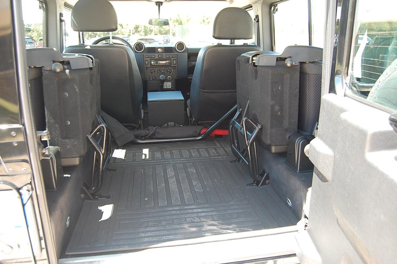 Land Rover Defender 90 2.4 TD4 Station Wagon SE