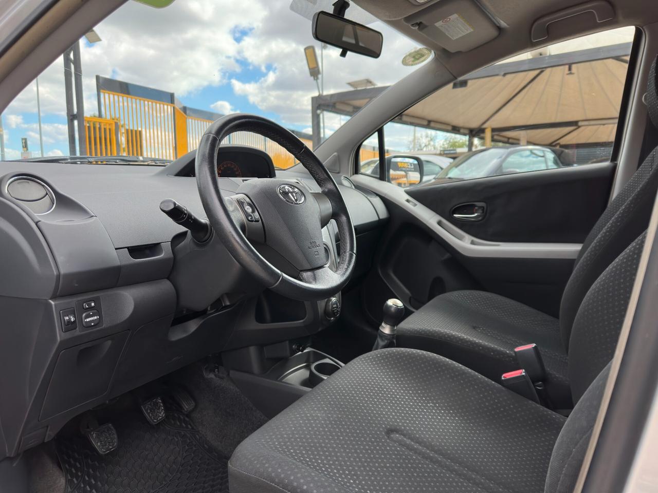 TOYOTA Yaris 1.0 5 porte Sol