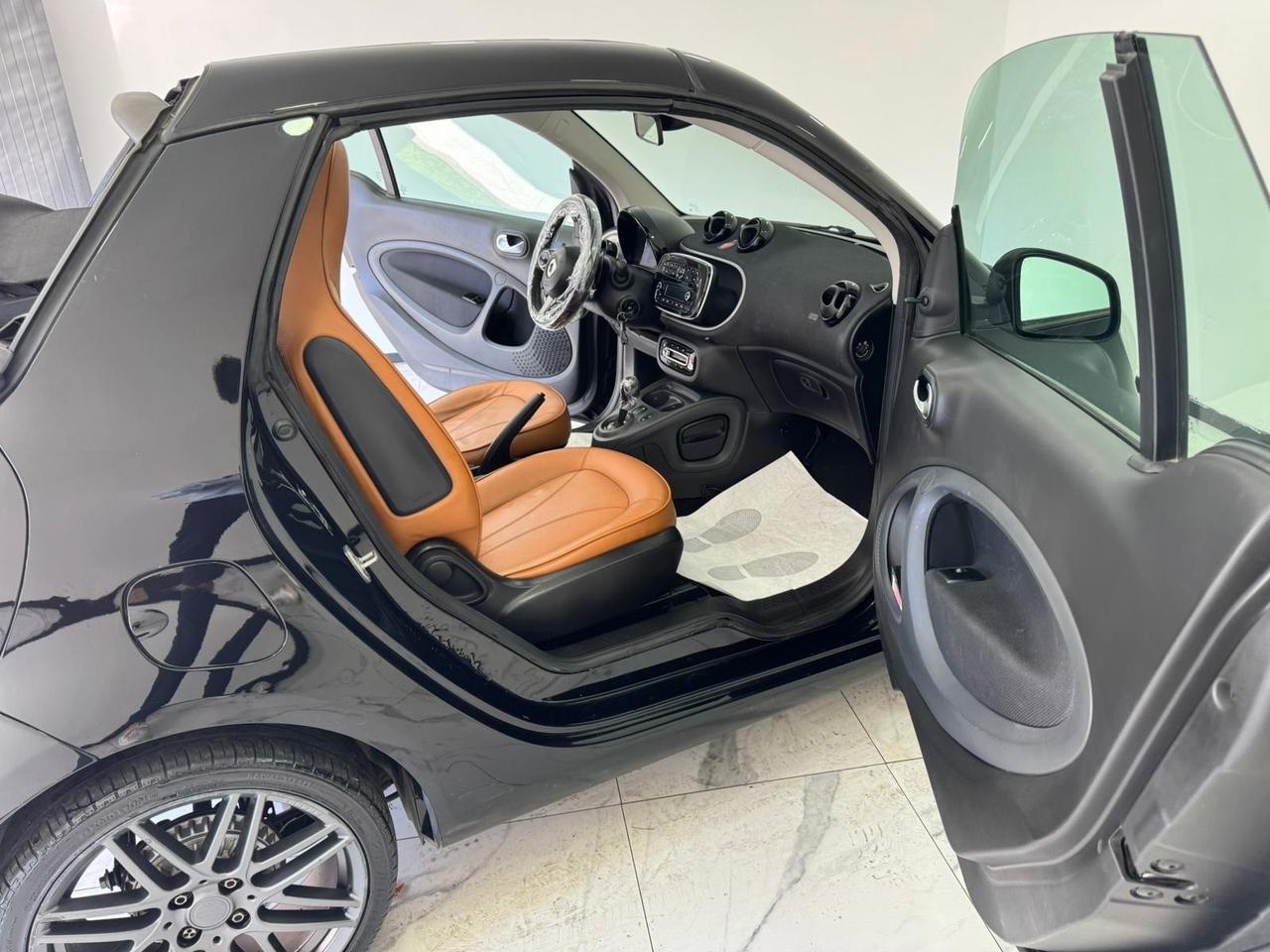 Smart ForTwo 70 1.0 twinamic cabrio-PELLE -CERCHI BRABUS