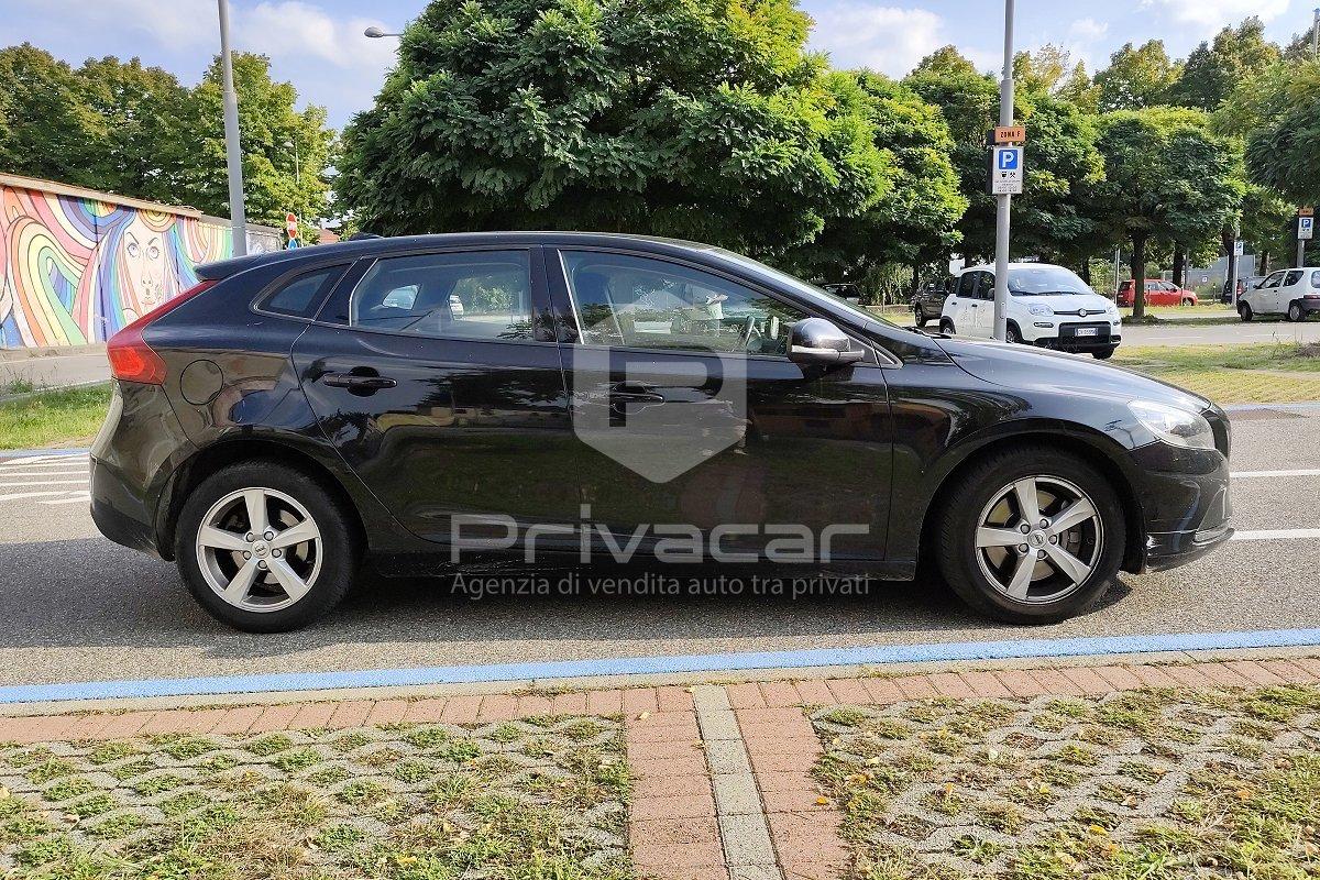 VOLVO V40 D2