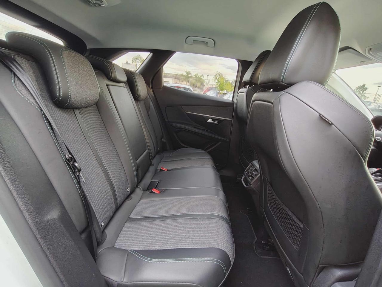 Peugeot 3008 BlueHDi 130 S&S EAT8 Allure Pack . 2021