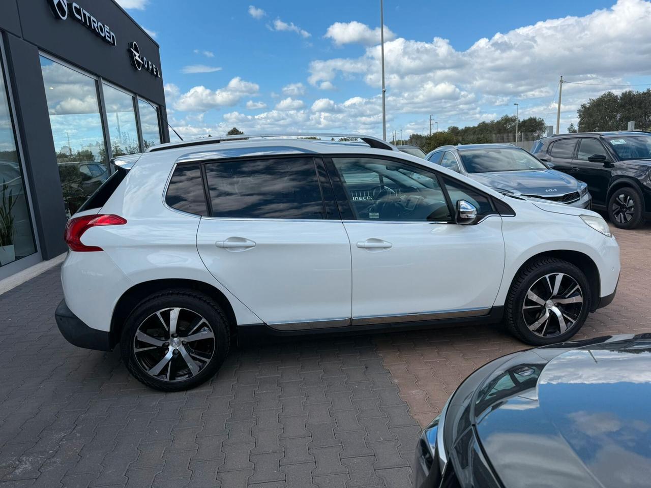 Peugeot 2008 1.6 e-HDi 115 CV Stop&Start Féline