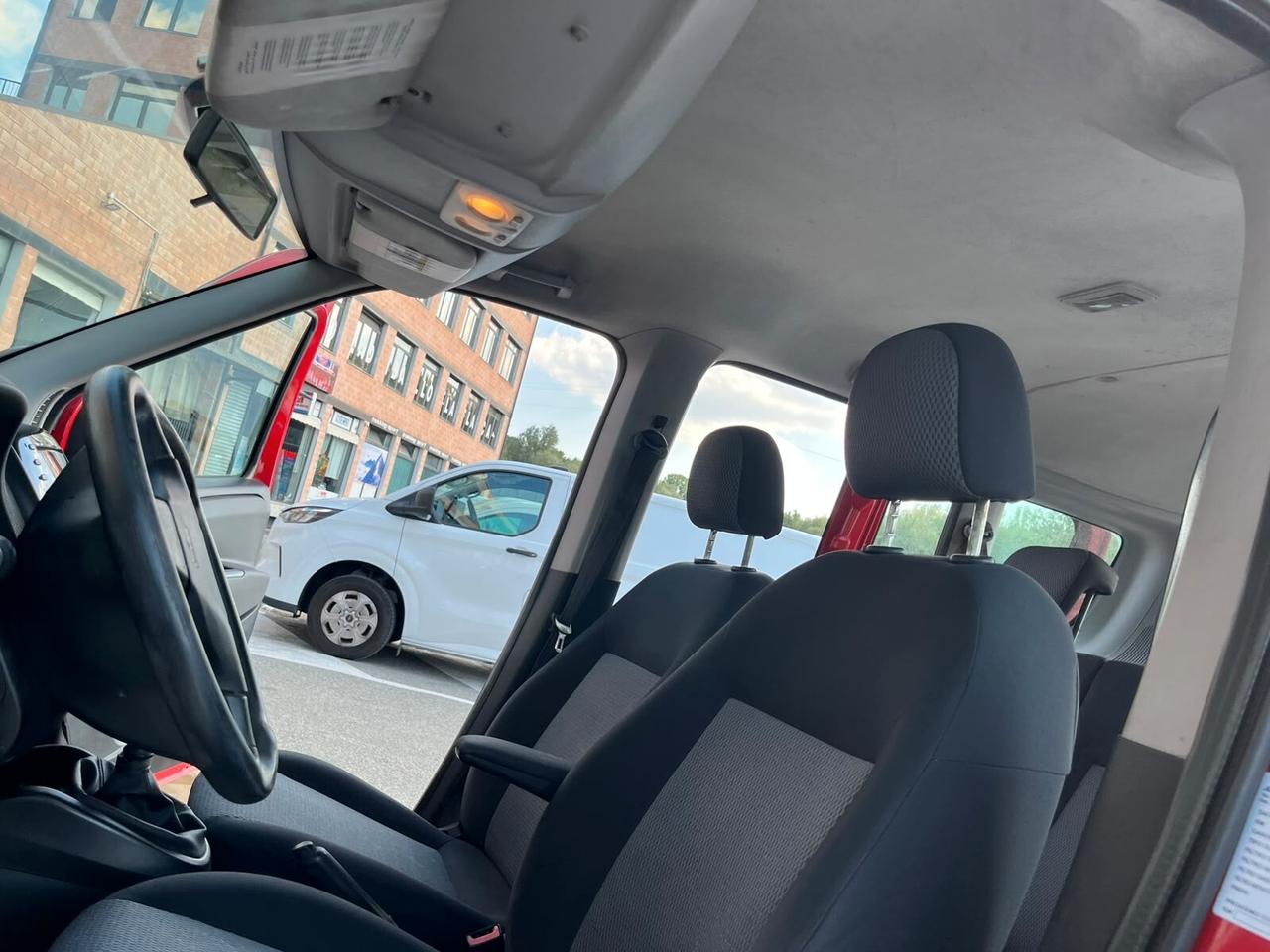 Fiat Doblo 1.6 Diesel 105 cv MJT Autocarro 5 Posti
