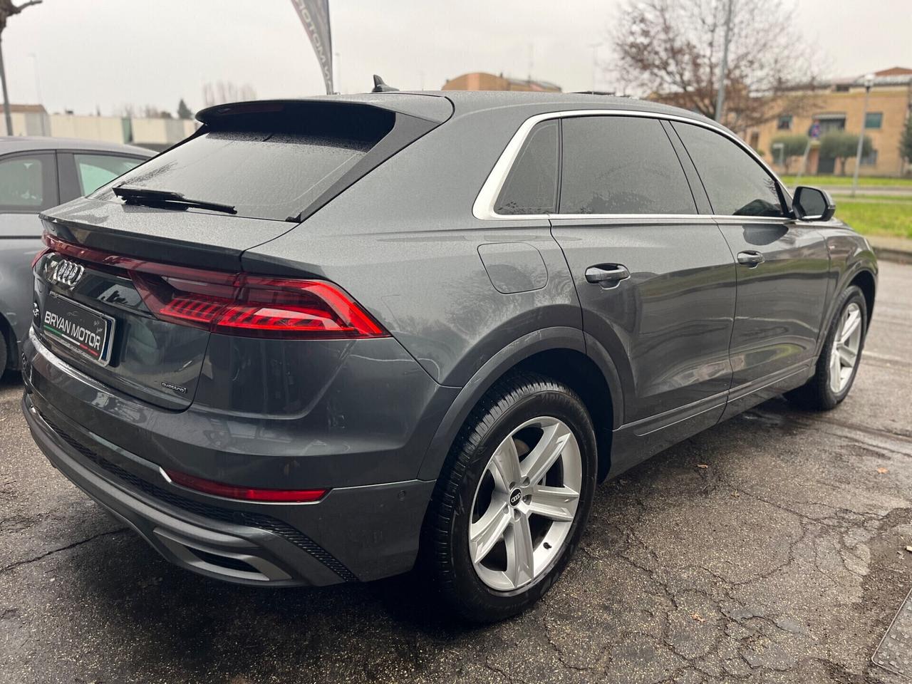 Audi Q8 55 TFSI quattro tiptronic