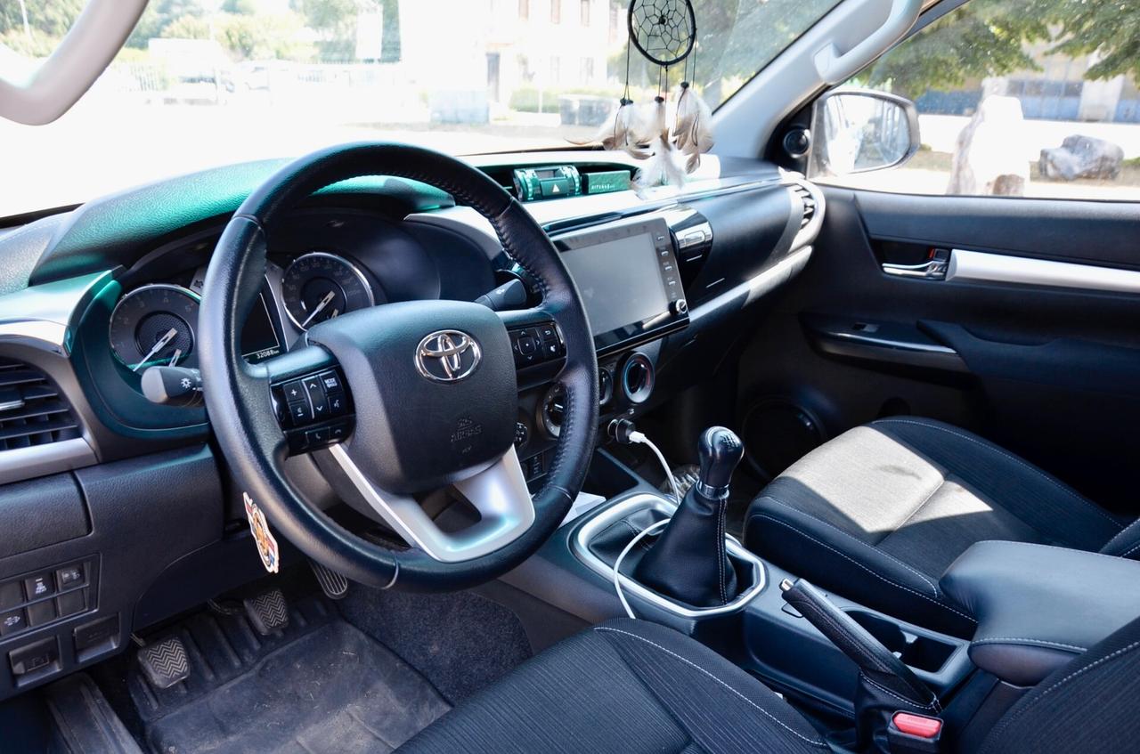 TOYOTA HILUX 2.4 D-4D DOUBLE CAB LOUNGE 4WD 150cv, VETTURA PRIVATA NO IVA, UNICOPROPRIETARIO, GARANZIA UFF TOYOTA, SERVICE UFF TOYOTA, UFF ITALIANA, PERMUTE