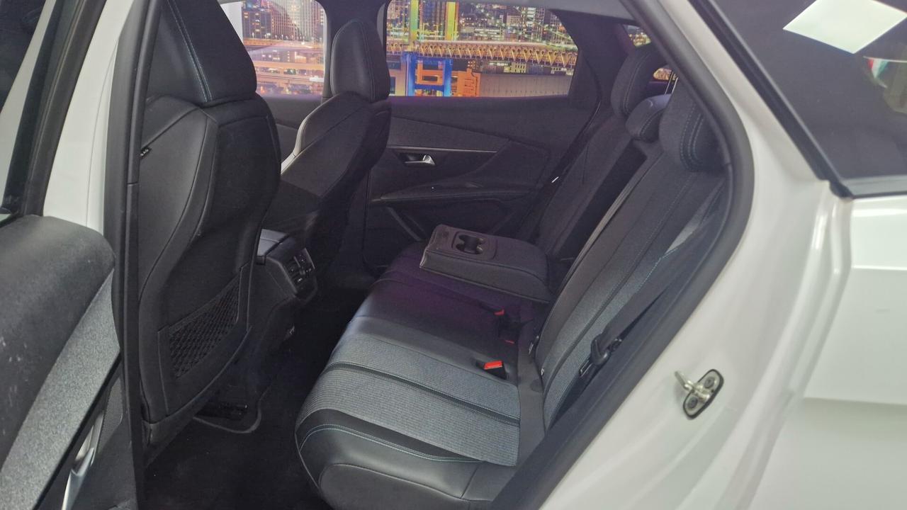 Peugeot 3008 BlueHDi 130 S&S EAT8 Active Pack