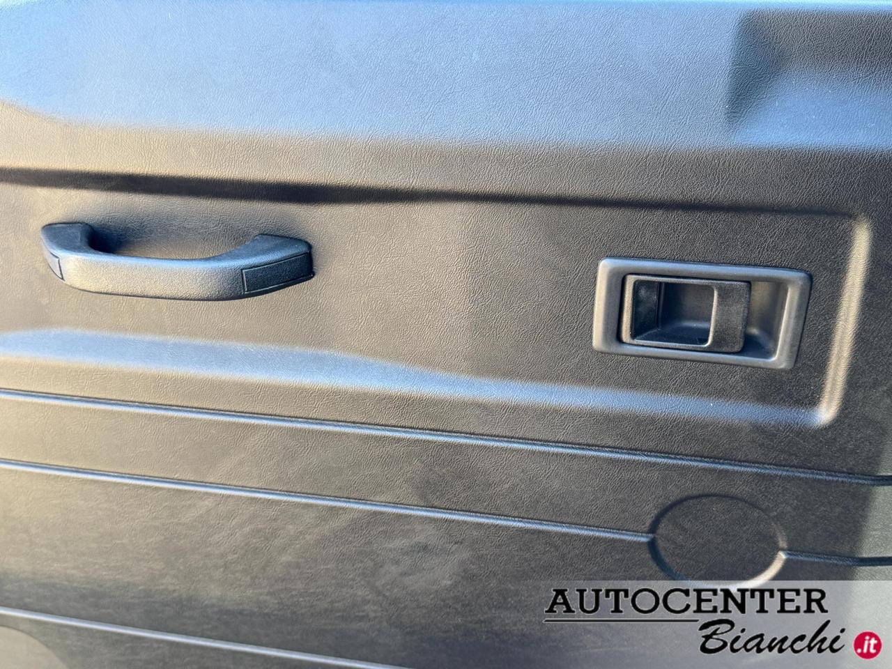 Land Rover Defender 90 SW Defender 90 2.4 td SE SW