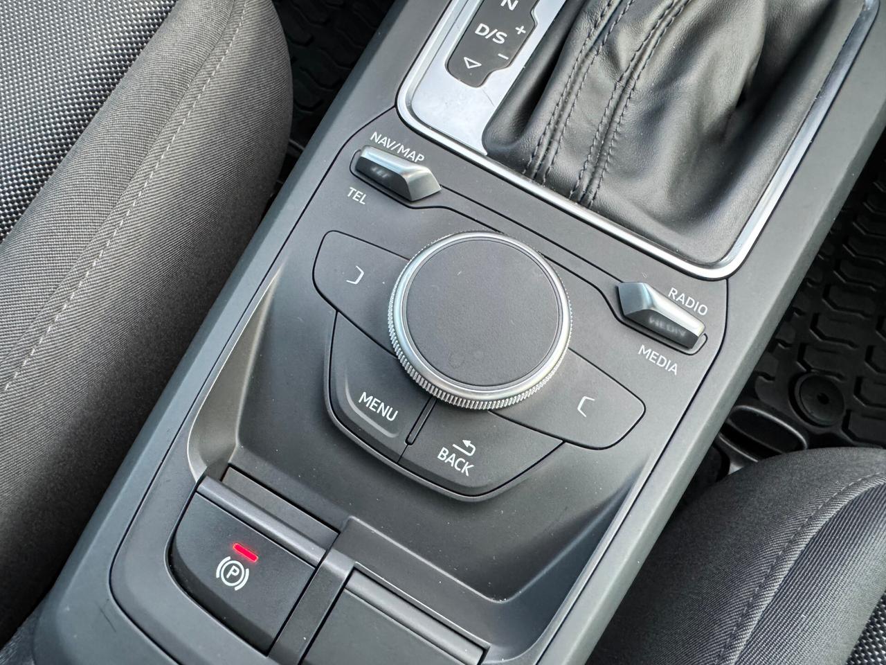 Audi Q2 30 TDI S tronic Business Design