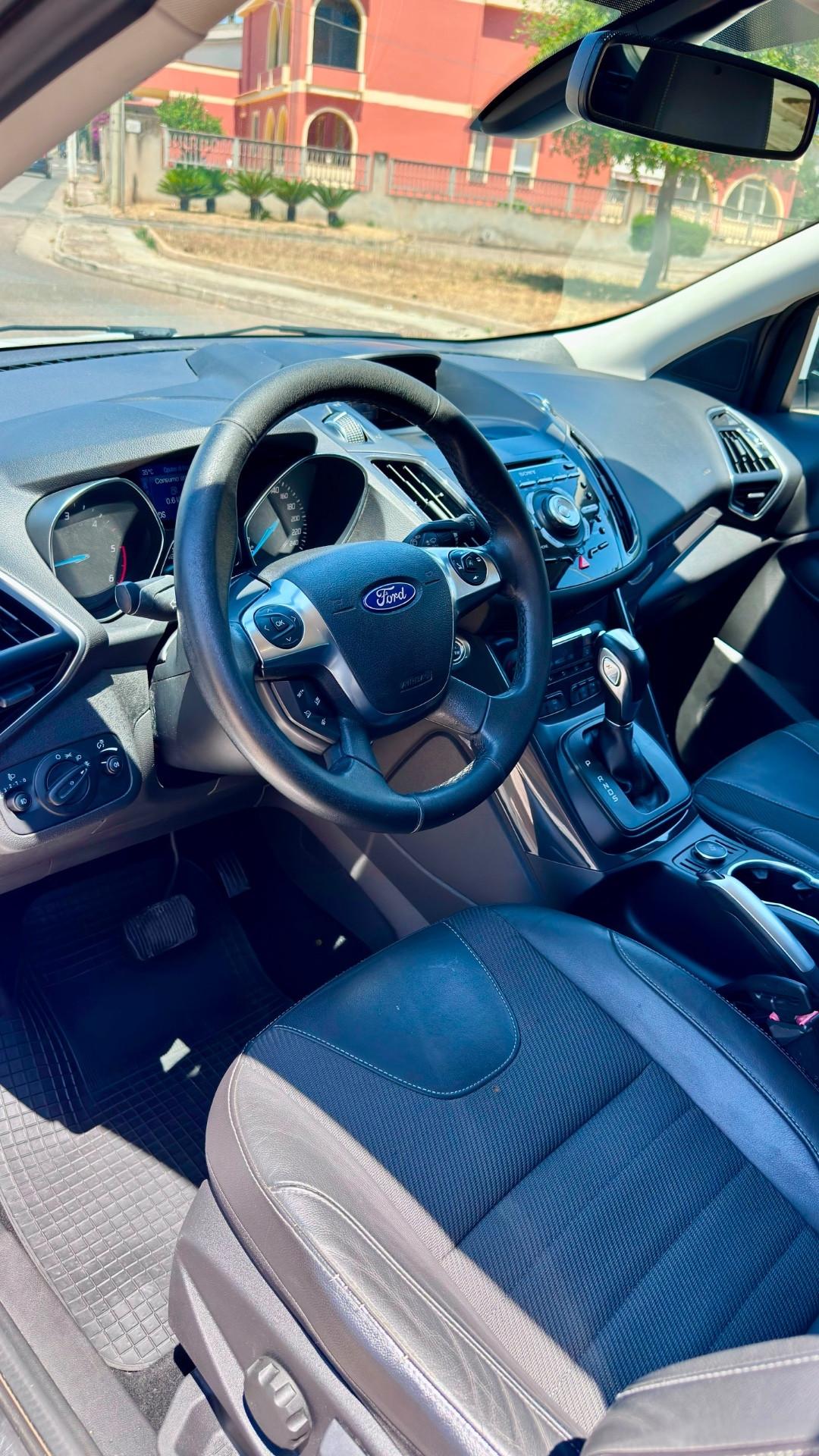 Ford Kuga 2.0 TDCI 140 CV 4WD Powershift Business