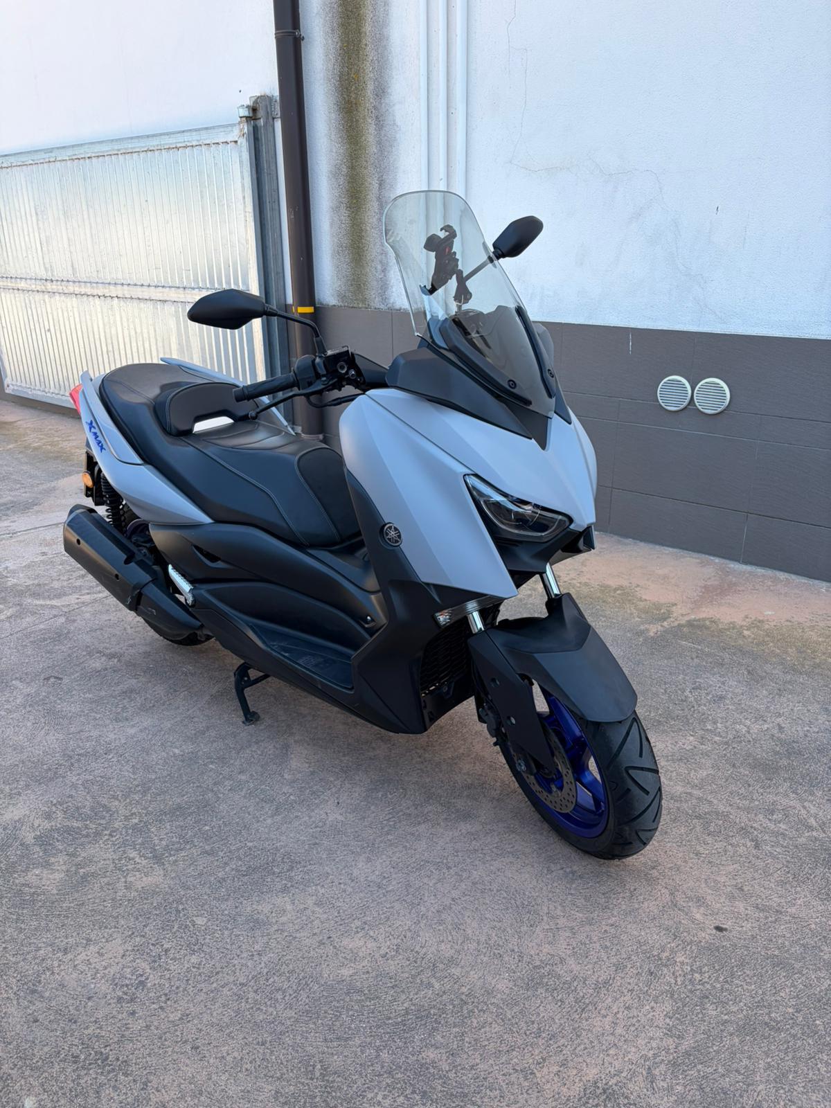Yamaha X-Max 300